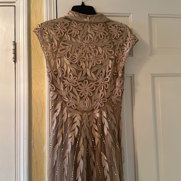 Gold high-neck elegant gown - Picture 6 of 6